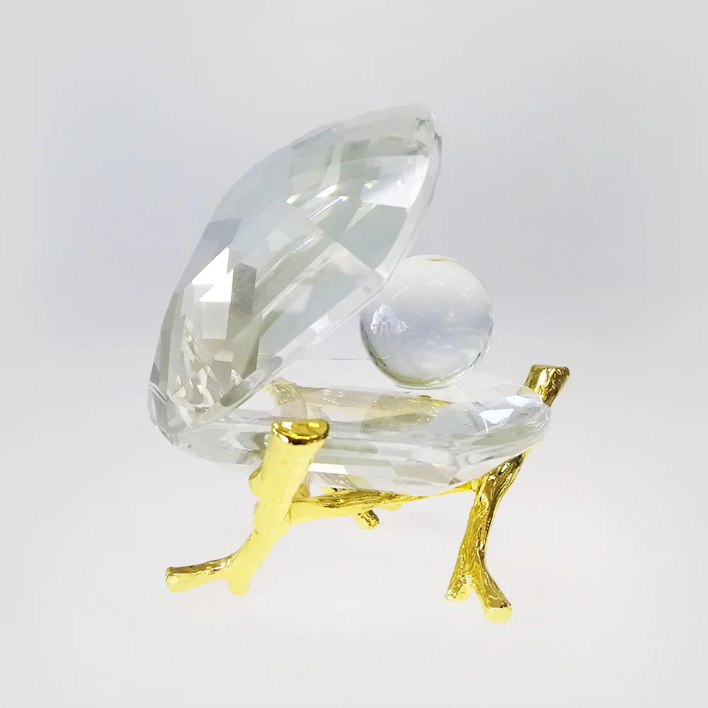 Glass Oyster W/ Pearl & Gold Stand - Image 3