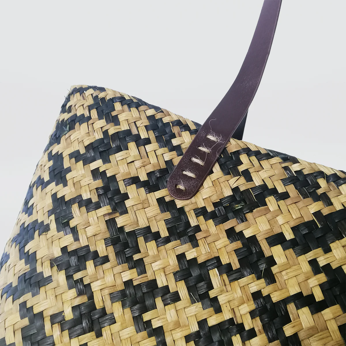 Houndstooth Flaxkete Woven Tote Bag - Image 2