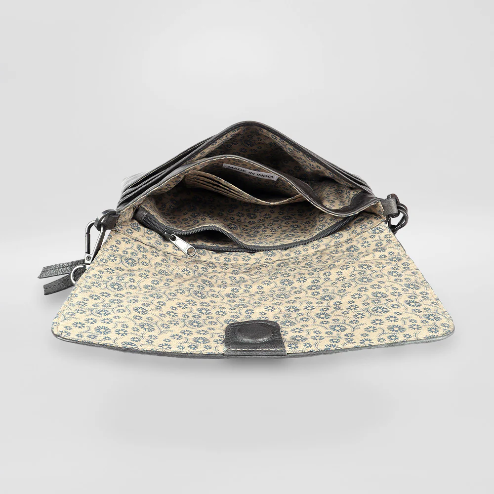 In Leatherz - Leather 'Ridged Flap' Purse - Image 8