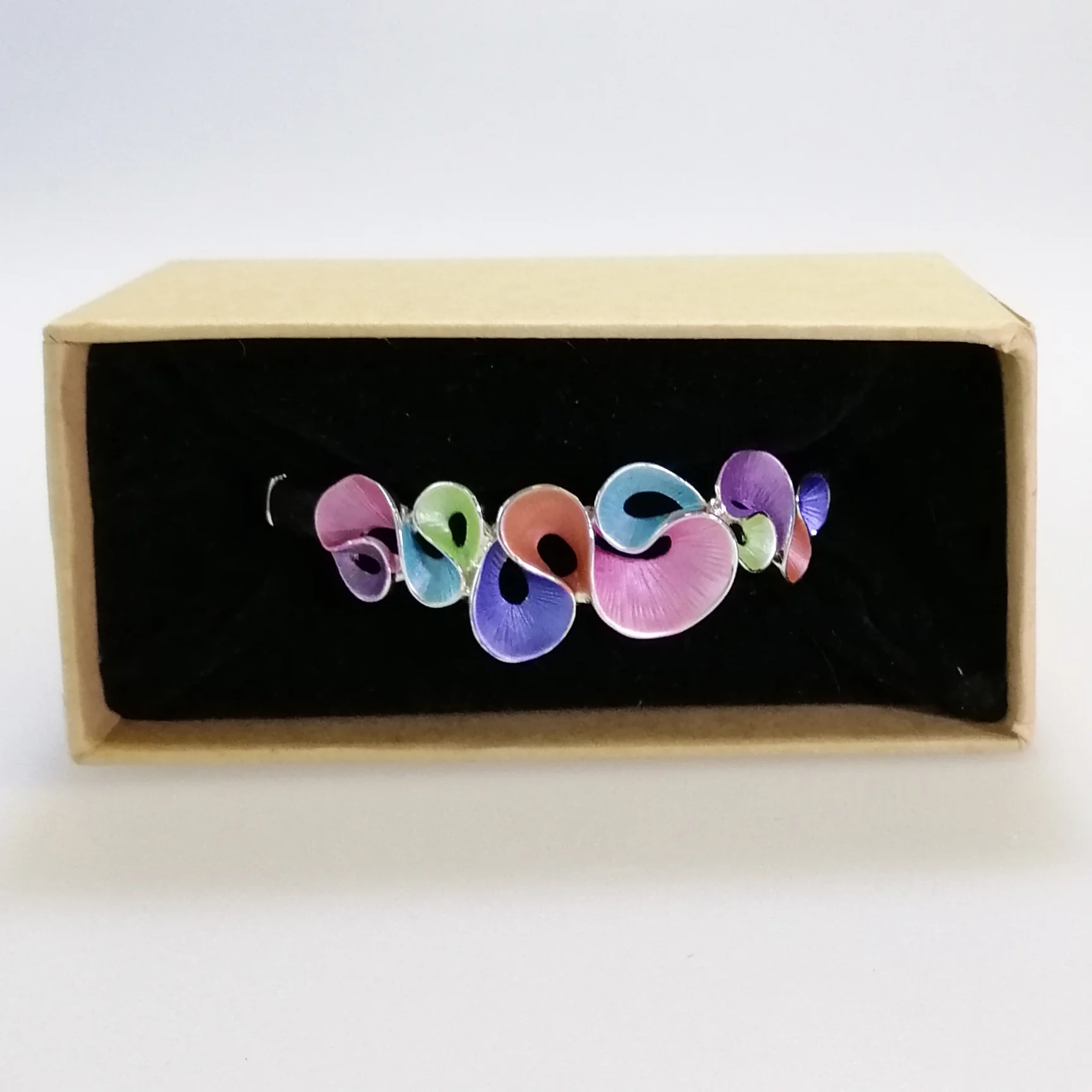 Kiwicraft - Ribbon Twist Bracelet - Multicolour - Image 3