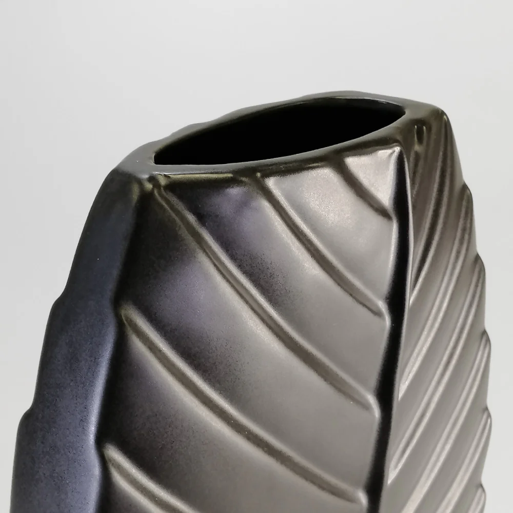 Leaf Vase - Black - Image 2