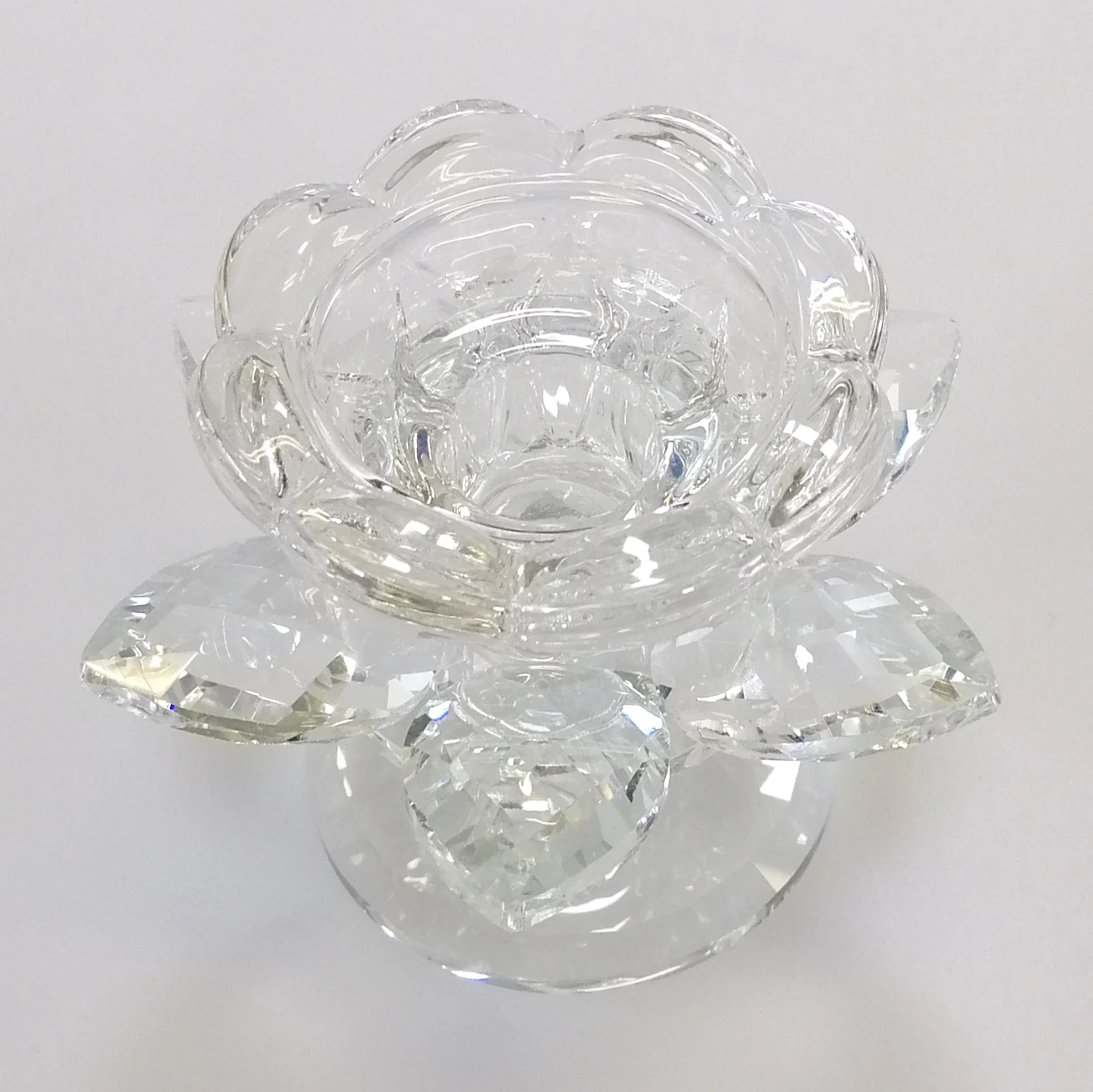 Short Clear Glass Flower Candlestand - Image 4